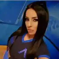 Фолкпевица от агитката на "Левски" възпя бързата помощ (СНИМКИ)