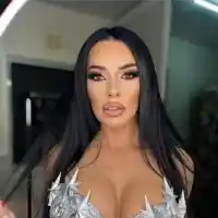 Фолкпевица от агитката на "Левски" възпя бързата помощ (СНИМКИ)