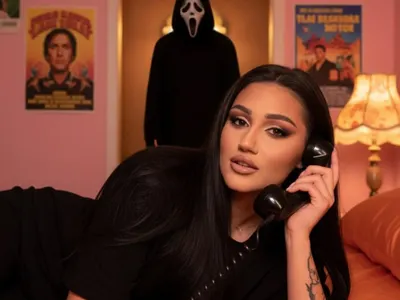 Скандалната гривна на Дебора Михайлова: Вижте какво направи любимият й!