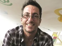 Гнусен психар! В телефона на Росен Белов има снимки на непълнолетни момчета. Нарочно ги е набутвал в колата си и после...