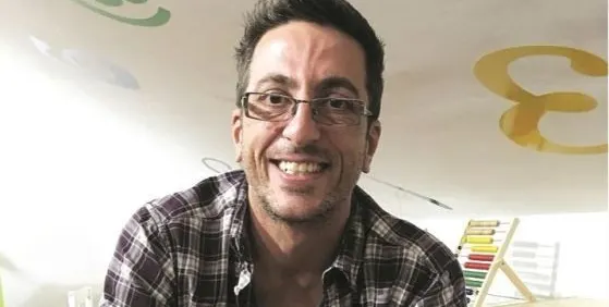 Гнусен психар! В телефона на Росен Белов има снимки на непълнолетни момчета. Нарочно ги е набутвал в колата си и после...