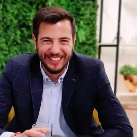 Шок! Илиян Любомиров разплака баба си на 87 с емоционално послание!