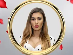 Йоана нахлу в светлината на прожекторите: Пенсионер ли е Елвис?