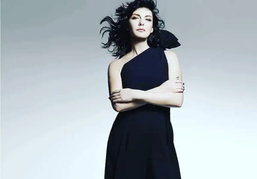 Жени Калканджиева се подмлади с бретон