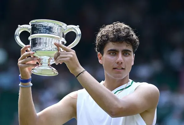 Какичка му взе акъла: Вижте първото гадже на тенис шампиона Иван Иванов! (СНИМКИ)