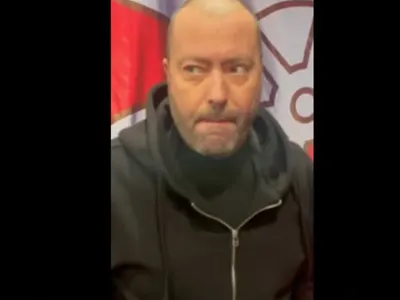 Какво му харесваш, ма, Марче: Нойзи на Мария Игнатова се появи къркан до козирката на мач в Лондон! (СНИМКИ)