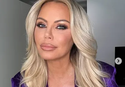 Камелия на 54: Каква е тайната на нейната вечна красота?