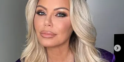 Камелия на 54: Каква е тайната на нейната вечна красота?