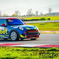 Карай умно в града – остави скоростта за пистата: Любомир Семерджиев и мисията на inbet за безопасност на пътя