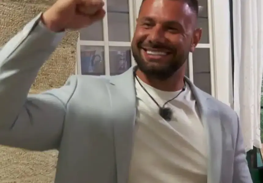 Шок! Краси Тъпото изчукал Киара в леглото на Шермин!