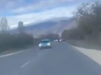 Кортежът на НСО, влязъл в насрещното, карал гост на Радев