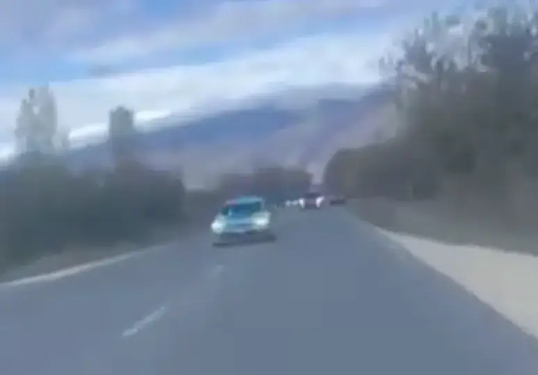 Кортежът на НСО, влязъл в насрещното, карал гост на Радев