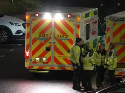 Кърваво нападение с нож във влак във Великобритания. Пътниците се криели в тоалетните