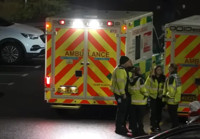 Кърваво нападение с нож във влак във Великобритания. Пътниците се криели в тоалетните