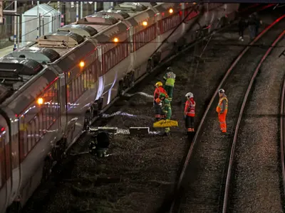 Кърваво нападение с нож във влак във Великобритания. Пътниците се криели в тоалетните