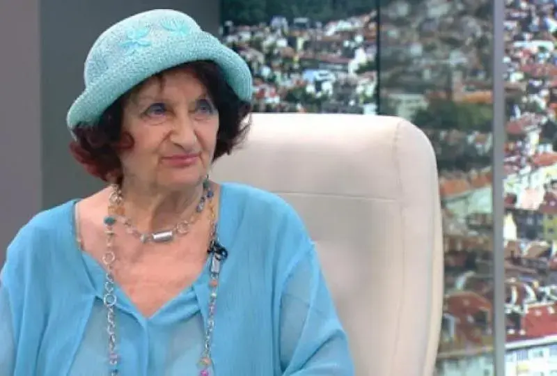 Легендата Мими Николова пътува с рейса