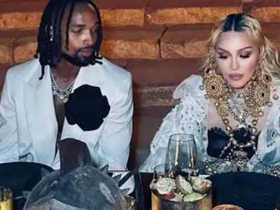 Мадона се сгоди на 67 за футболист