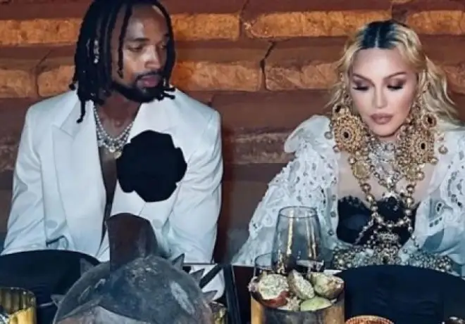 Мадона се сгоди на 67 за футболист