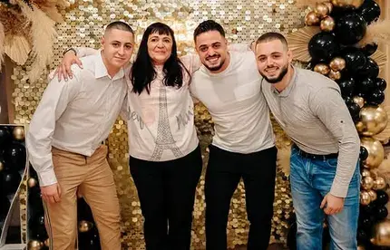 Майката на Карлос: Харесвам приятелката му, мечтая да ме направят баба (СНИМКИ)