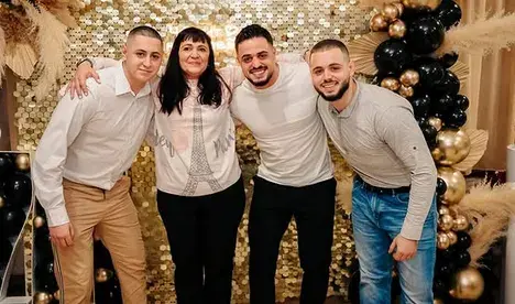 Майката на Карлос: Харесвам приятелката му, мечтая да ме направят баба (СНИМКИ)