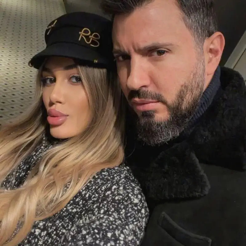 Шок! Марто Елвиса и Йоана се глезят с охлюви в Париж!