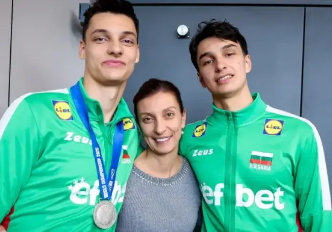 Мая Николова на една сцена с Брук от „Дързост и красота“