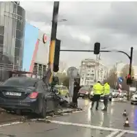 Скандал! Син на известен лекар с мощен Мерцедес предизвика катастрофа в София!