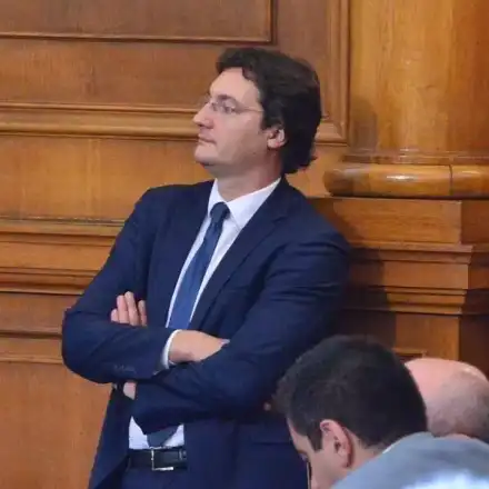 Скандал! Крум Зарков на свобода след зверство срещу котка?