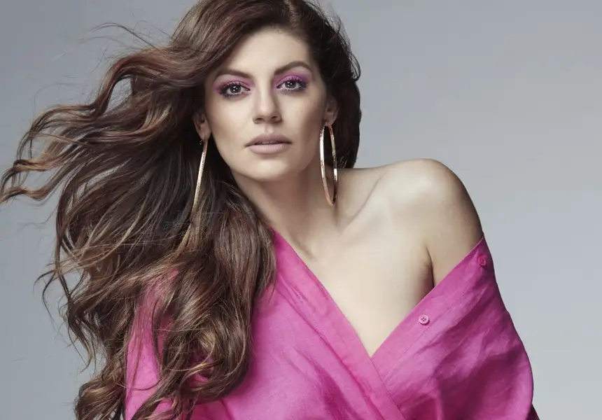 Михаела Филева изненадала всички като си купила жилище още в студентските години