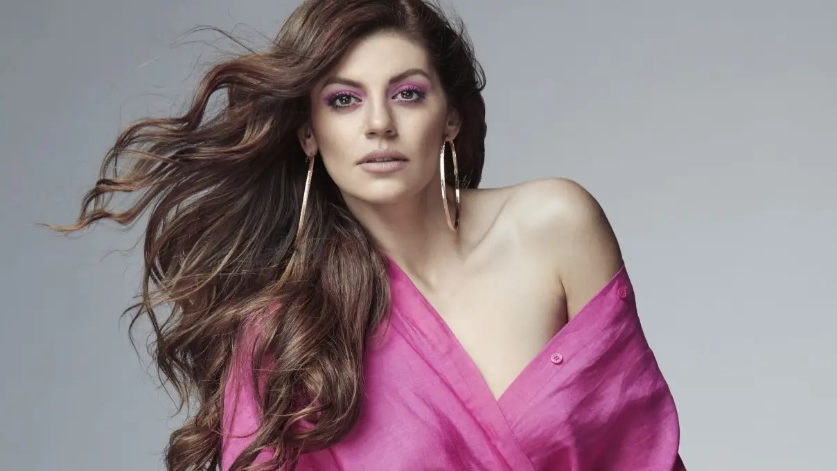 Михаела Филева изненадала всички като си купила жилище още в студентските години