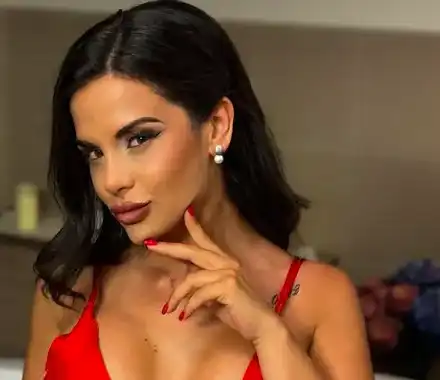 Шок! Ивка Бейбе плаче пред комична статуя! Какво се случи?