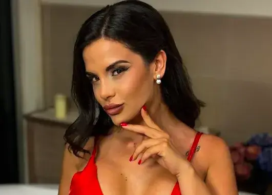 Шок! Ивка Бейбе плаче пред комична статуя! Какво се случи?