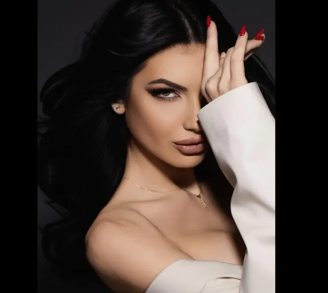 Мис България сияе заради нов тайнствен мъж! (Подробности)