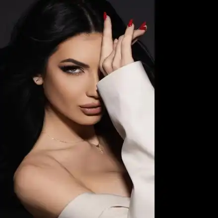 Мис България сияе заради нов тайнствен мъж! (Подробности)