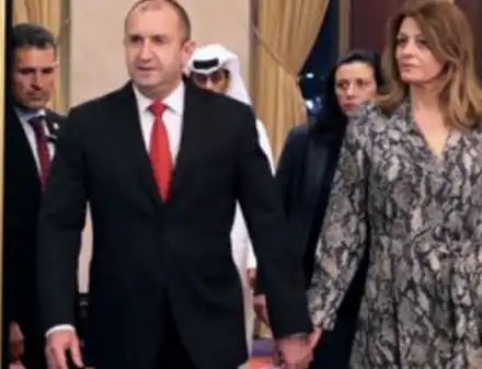 На визита в Египет: Генерал Деси се нагизди с ИЗНОСЕНА „змийска“ роля (Снимки)