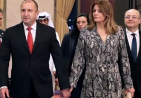 На визита в Египет: Генерал Деси се нагизди с ИЗНОСЕНА „змийска“ роля (Снимки)