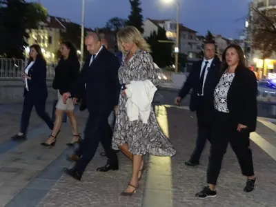 На визита в Египет: Генерал Деси се нагизди с ИЗНОСЕНА „змийска“ роля (Снимки)