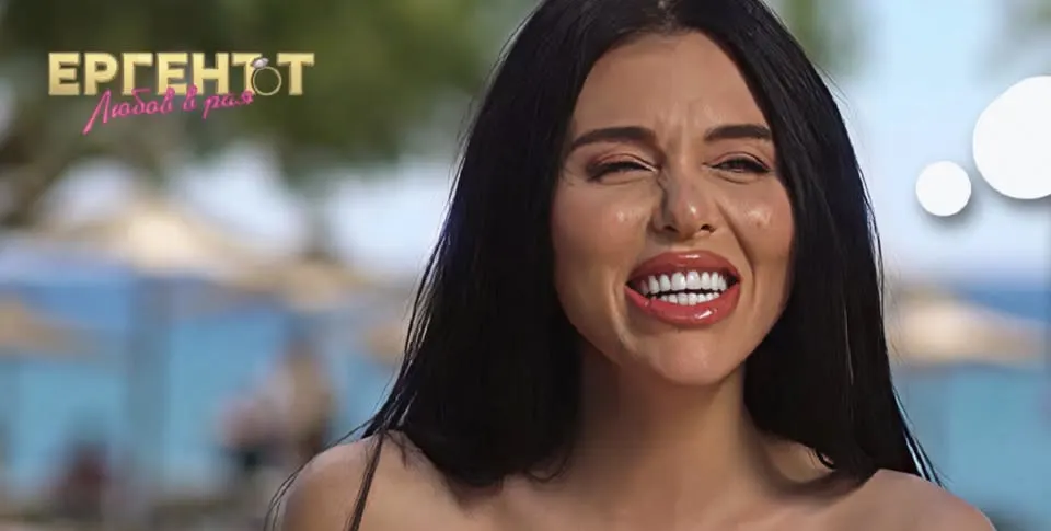 НЕ ДУМАЙ, БЕ!! Шашавата Емили от „Ергенът“ се похвали с нов мъж! (ето кой балама й се върза - СНИМКИ)