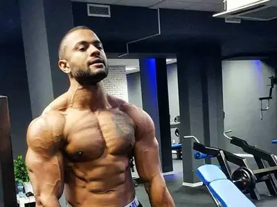 Шокиращият нов готвач на „Преди обед” е културист и звезда!