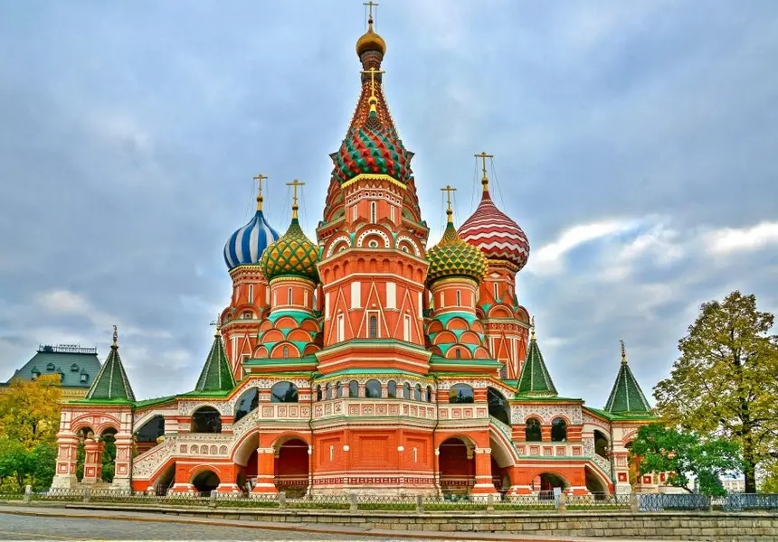 Паника сред туроператорите: Български фирми масово отменят екскурзии до Русия след новите санкции на ЕС