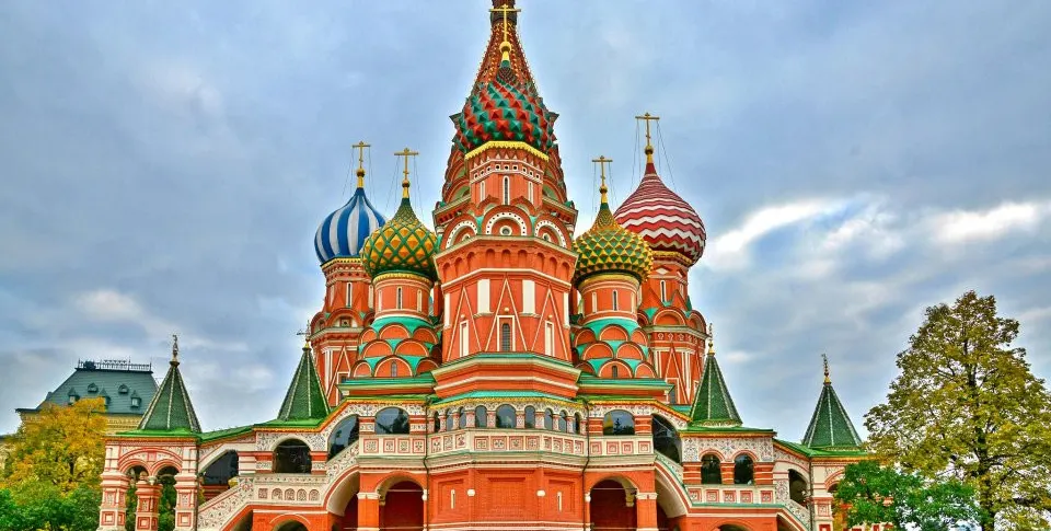 Паника сред туроператорите: Български фирми масово отменят екскурзии до Русия след новите санкции на ЕС