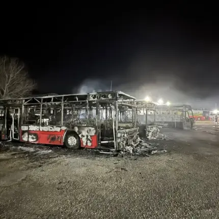Шокиращ пожар изпепели автобуси в Костинброд!