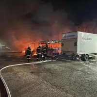 Шокиращ пожар изпепели автобуси в Костинброд!