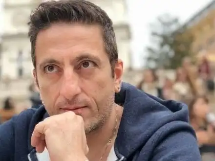 Шок! Росен Белов и гей бандата, която тресе театралния свят!