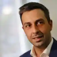 СКАНДАЛ! Деян Николов от “Възраждане” придобил 19 имота за нула лева! Майка му Сузана присвоила 40 бона?