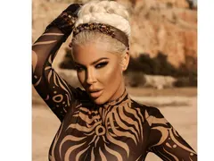 Андреа шокира с провокативен тоалет в София! (ФОТО над18)