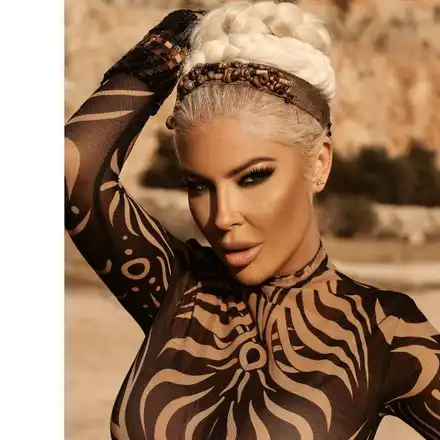 Андреа шокира с провокативен тоалет в София! (ФОТО над18)