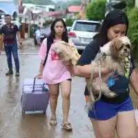 Тайфунът „Калмаеги“ опустошава Филипините – шокиращи кадри!