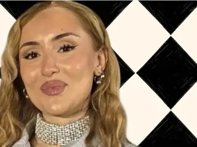 Тая лигла за коя се взе?! Дара Екимова като агресивна простакеса на концерта на Галена! (СНИМКИ с гаджето й, той поне е възпитан)