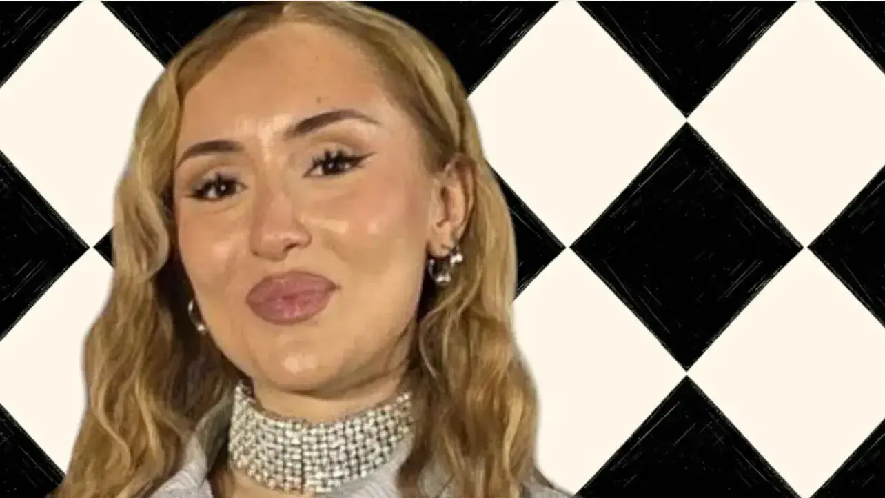 Тая лигла за коя се взе?! Дара Екимова като агресивна простакеса на концерта на Галена! (СНИМКИ с гаджето й, той поне е възпитан)